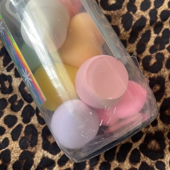 Brand New Ellen Tracy Let it Snow 10-Piece Makeup Sponge Set Beauty Blenders - Picture 10 of 11